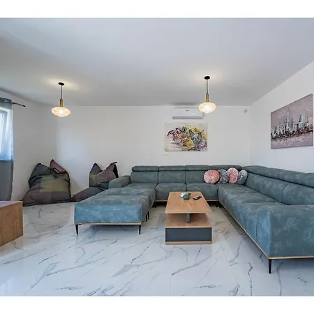 Tatjana Krk Comfortable 4* Linardići