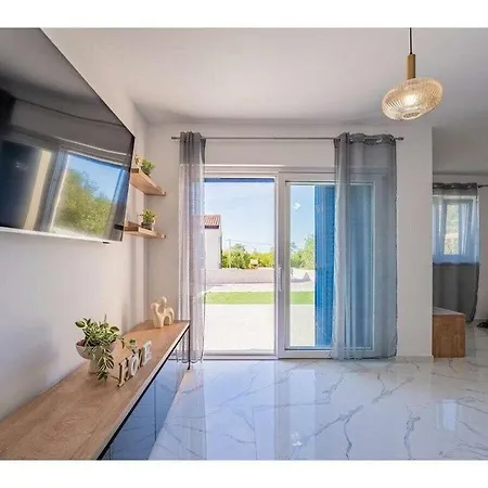 Tatjana Krk Comfortable 4* Linardići